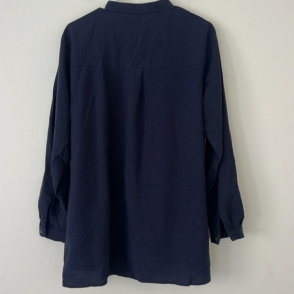 Eileen Fisher Mini Check Crepe Mandarin Collar Top Size Medium Navy and Black - Picture 5 of 6